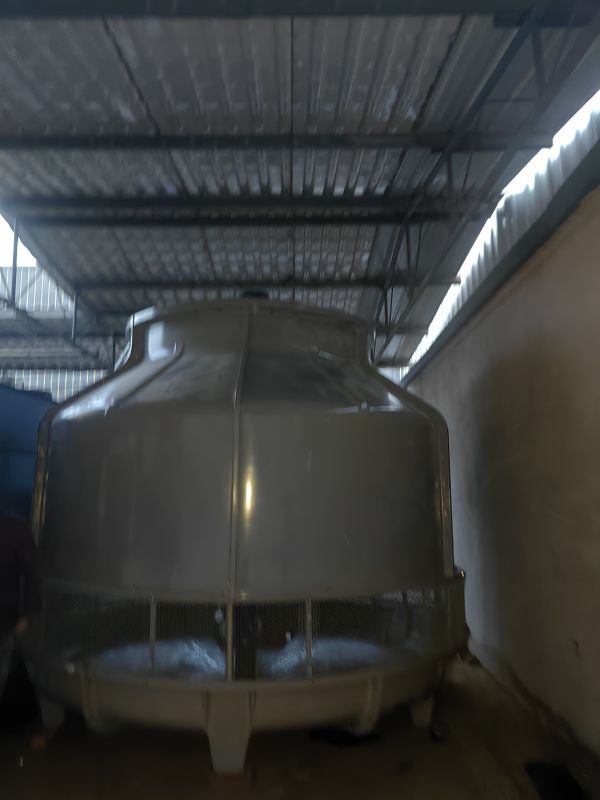 广汉2<strong>200t玻璃钢冷却塔</strong>